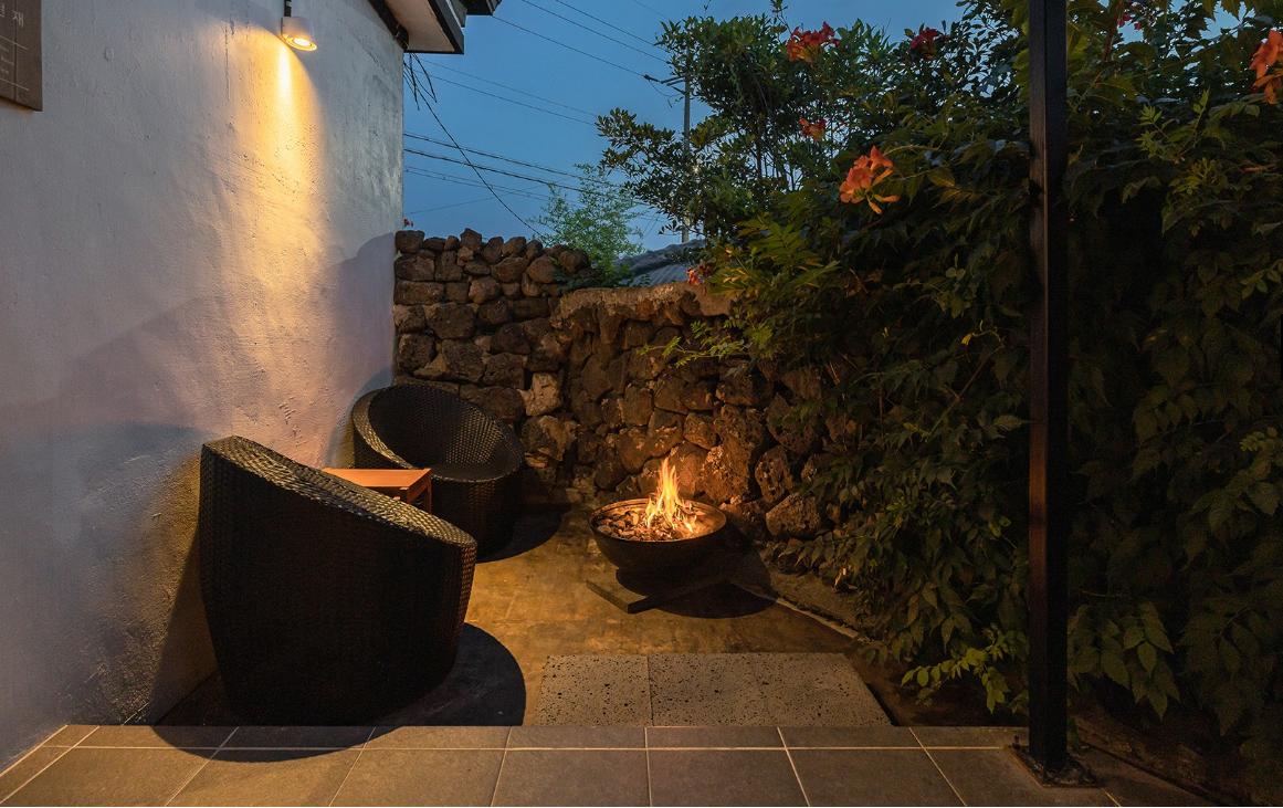 Mệt mỏi không lối thoát vì công việc, cô gái 34 tuổi về quê xây nhà, trồng hoa và có cuộc sống đáng ghen tị- Ảnh 15. Mệt mỏi không lối thoát vì công việc, cô gái 34 tuổi về quê xây nhà, trồng hoa và có cuộc sống đáng ghen tị- Ảnh 15.