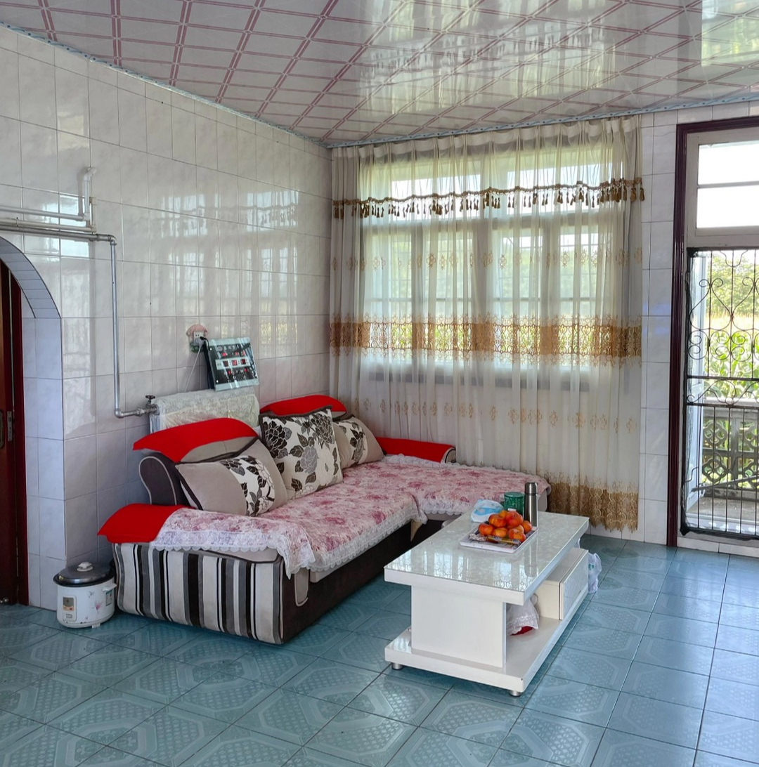 Mẹ chồng cật lực dọn nhà, 6 con dâu chụp ảnh đăng lên mạng “flex”- Ảnh 2. Mẹ chồng cật lực dọn nhà, 6 con dâu chụp ảnh đăng lên mạng “flex”- Ảnh 2.