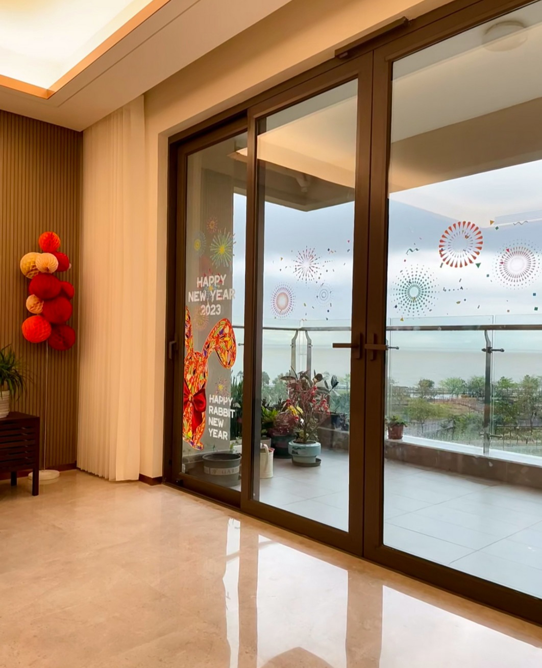Mẹ chồng cật lực dọn nhà, 6 con dâu chụp ảnh đăng lên mạng “flex”- Ảnh 8. Mẹ chồng cật lực dọn nhà, 6 con dâu chụp ảnh đăng lên mạng “flex”- Ảnh 8.