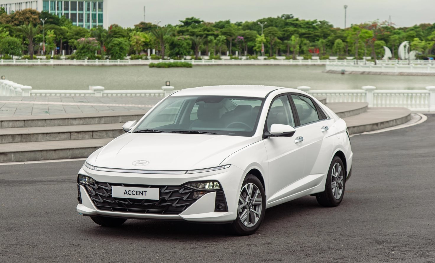 Hyundai bán hơn 10.300 xe trong tháng 11- Accent, Santa Fe ghi điểm doanh số- Ảnh 1.