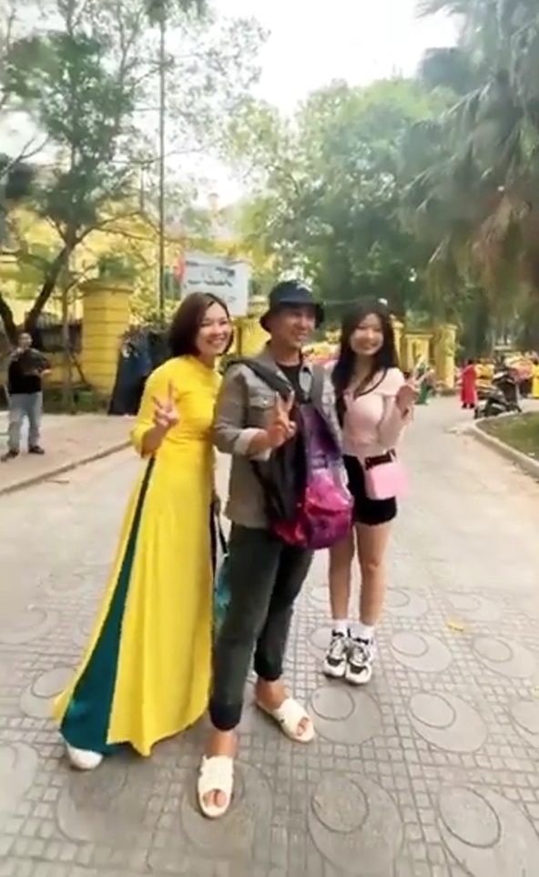 Quyền Linh ra Hà Nội, trợ lý thốt lên: "Thôi chết rồi, thế này không về được rồi"- Ảnh 3. Quyền Linh ra Hà Nội, trợ lý thốt lên: "Thôi chết rồi, thế này không về được rồi"- Ảnh 3.