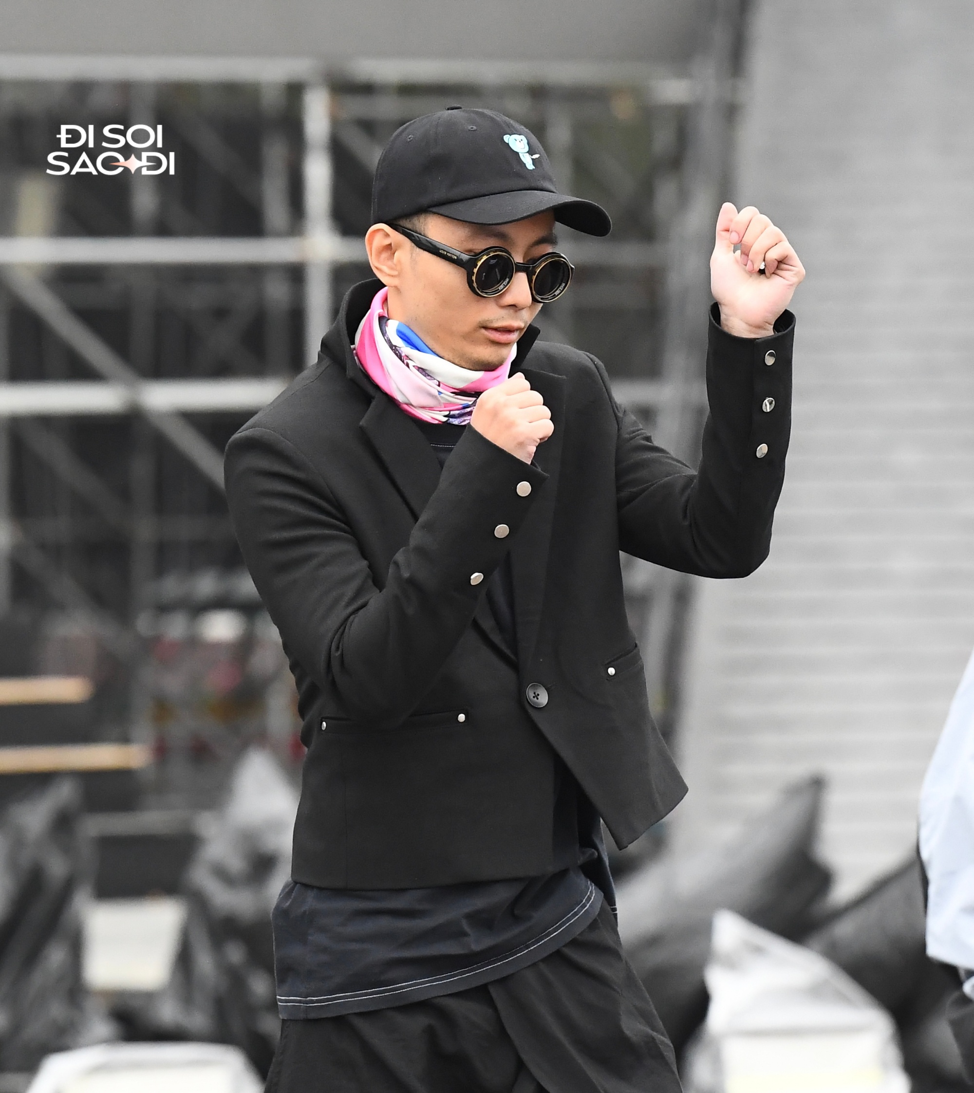 Dàn anh tài trùm kín mít tổng duyệt concert Chông Gai dưới trời rét buốt, SOOBIN vừa xuất hiện đã “check var” ngay!- Ảnh 2.