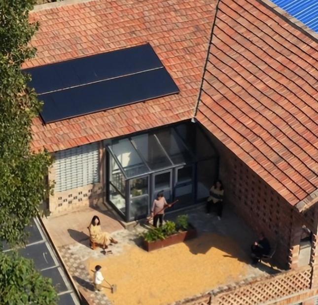 Nữ KTS 35 tuổi cùng bạn bè chi 1,4 tỷ đồng cải tạo căn nhà cũ thành biệt thự tiết kiệm năng lượng hơn 1.000m2: Không tốn tiền điện còn thắng giải thưởng quốc tế- Ảnh 5.