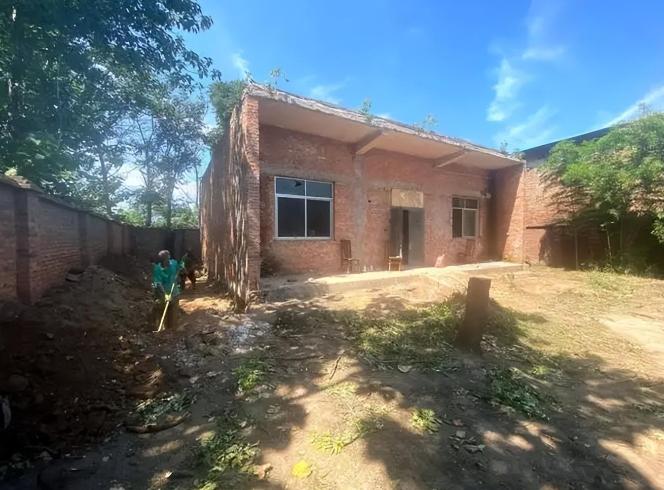 Nữ KTS 35 tuổi cùng bạn bè chi 1,4 tỷ đồng cải tạo căn nhà cũ thành biệt thự tiết kiệm năng lượng hơn 1.000m2: Không tốn tiền điện còn thắng giải thưởng quốc tế- Ảnh 1.