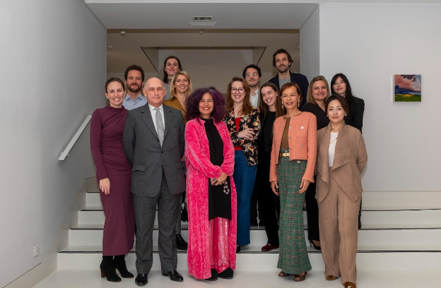 Dùng thủy tinh tái chế cho tác phẩm nghệ thuật, triển lãm của một nghệ sĩ Việt đang thu hút giới tinh hoa Monaco- Ảnh 1.