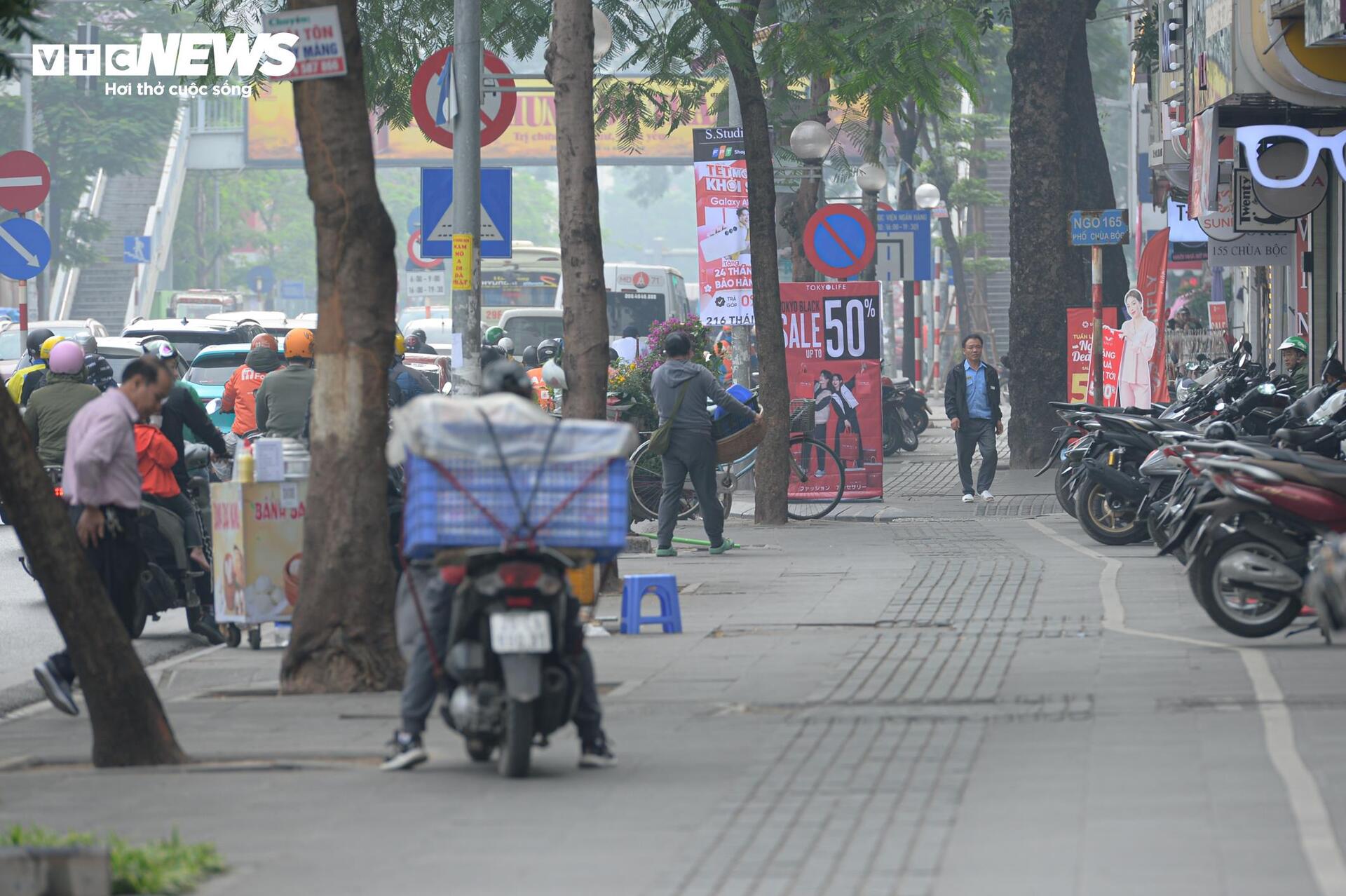 Hiện trạng các tuyến phố dự kiến cho thuê vỉa hè ở Hà Nội- Ảnh 13. Hiện trạng các tuyến phố dự kiến cho thuê vỉa hè ở Hà Nội- Ảnh 13.