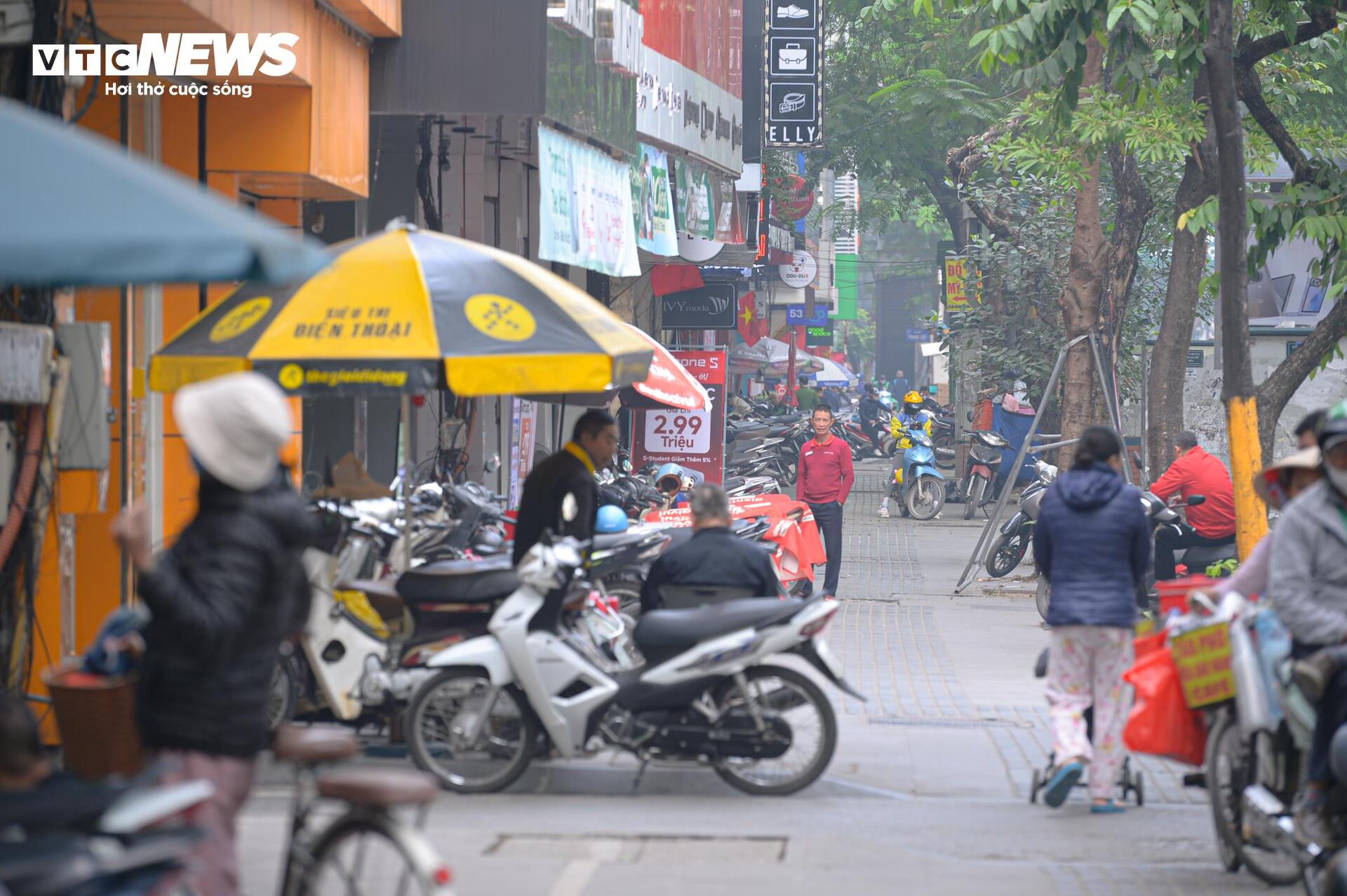 Hiện trạng các tuyến phố dự kiến cho thuê vỉa hè ở Hà Nội- Ảnh 17. Hiện trạng các tuyến phố dự kiến cho thuê vỉa hè ở Hà Nội- Ảnh 17.