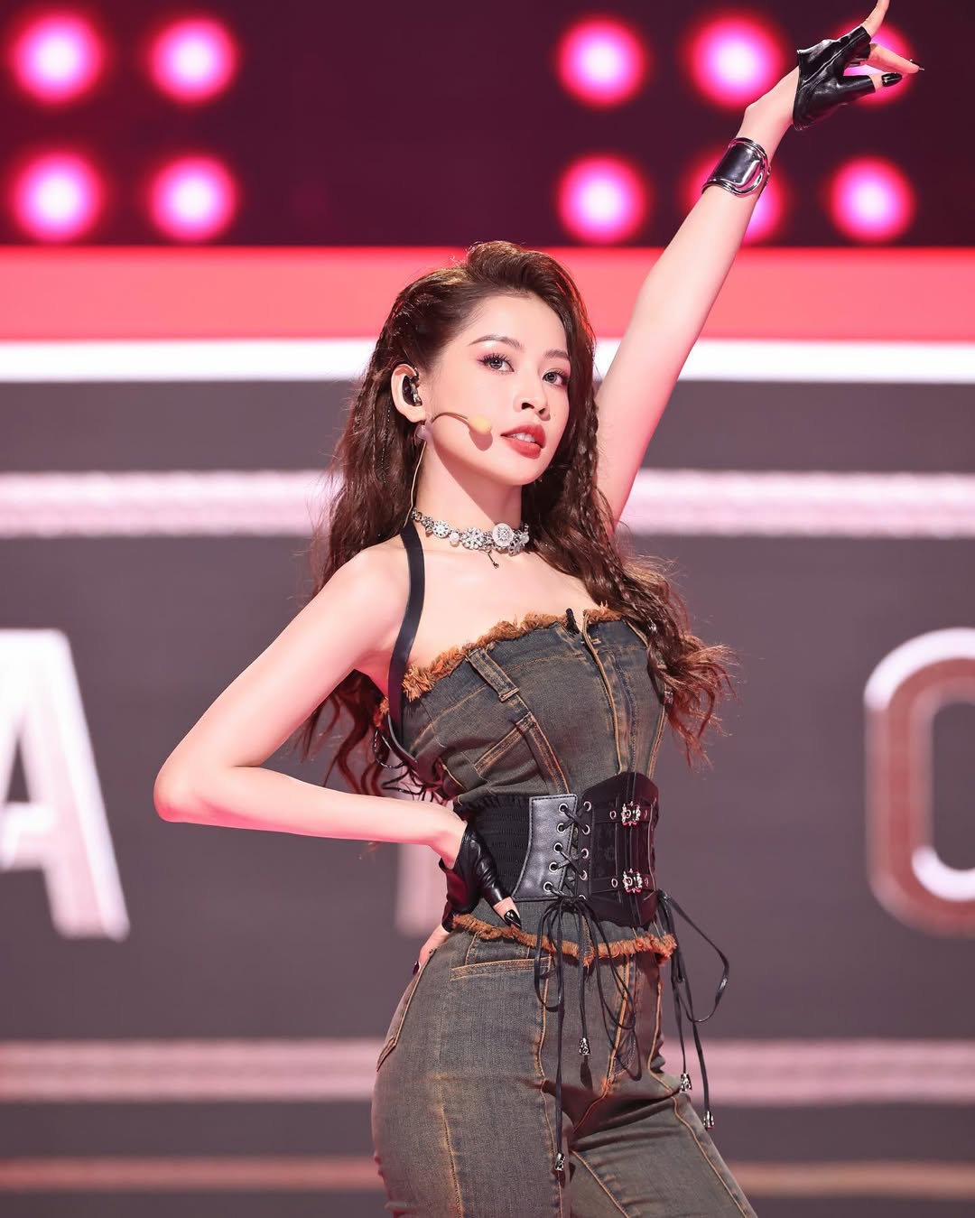 Chi Pu sau 1 năm vụt sáng ở nước ngoài: Từ hot girl cầm mic trở thành ngôi sao được Triệu Vy, Huỳnh Hiểu Minh yêu mến- Ảnh 4.