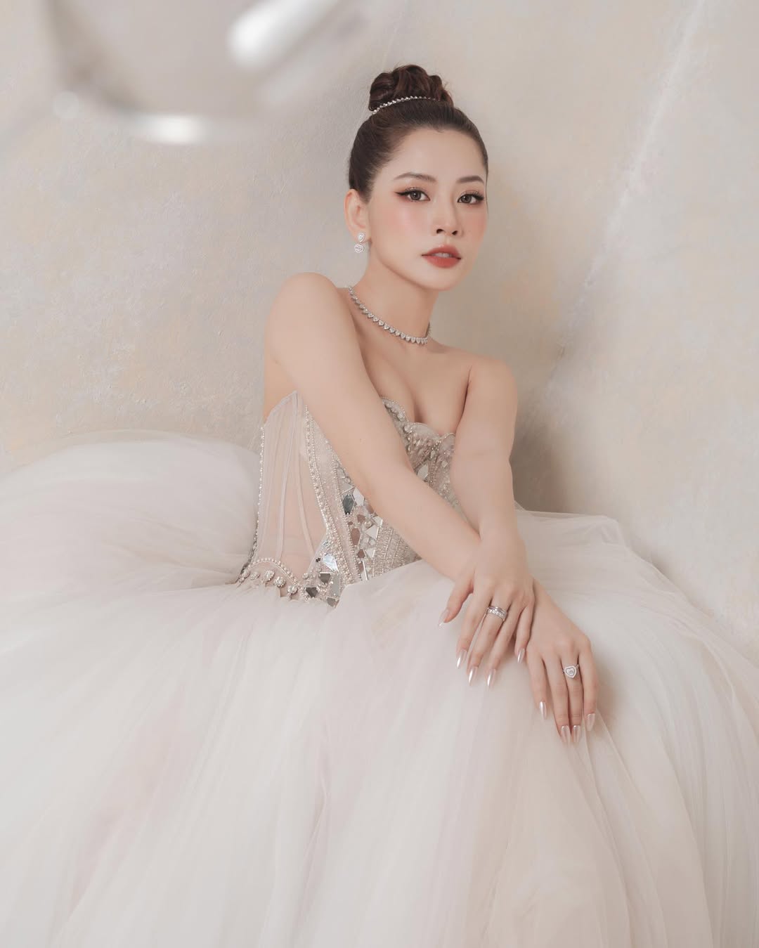 Chi Pu sau 1 năm vụt sáng ở nước ngoài: Từ hot girl cầm mic trở thành ngôi sao được Triệu Vy, Huỳnh Hiểu Minh yêu mến- Ảnh 3.