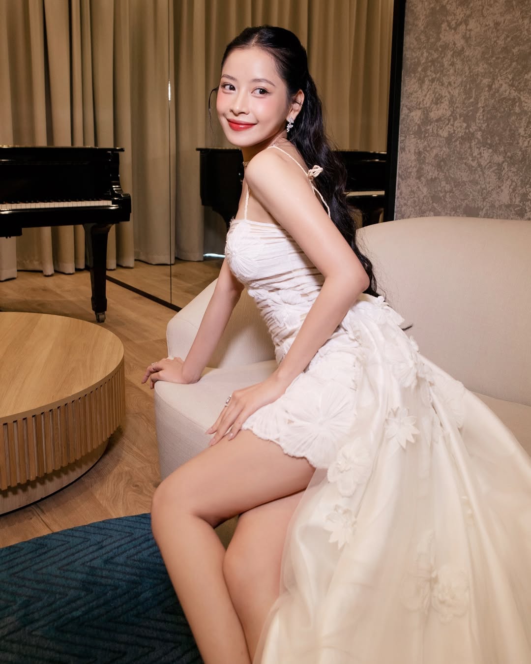 Chi Pu sau 1 năm vụt sáng ở nước ngoài: Từ hot girl cầm mic trở thành ngôi sao được Triệu Vy, Huỳnh Hiểu Minh yêu mến- Ảnh 2.