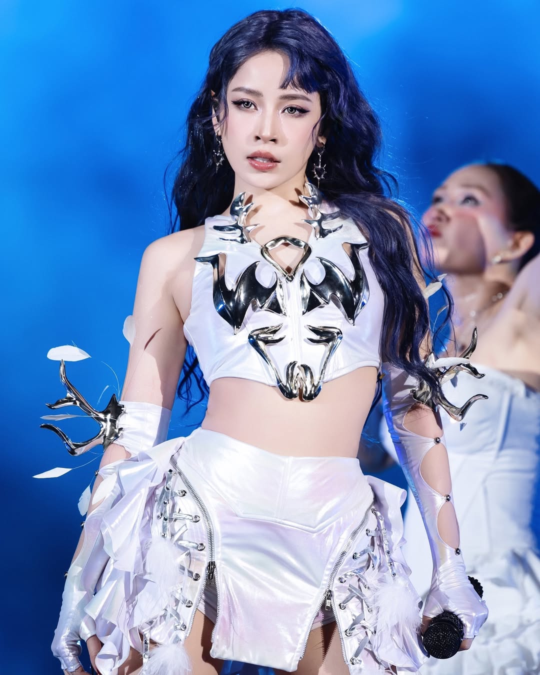 Chi Pu sau 1 năm vụt sáng ở nước ngoài: Từ hot girl cầm mic trở thành ngôi sao được Triệu Vy, Huỳnh Hiểu Minh yêu mến- Ảnh 1.