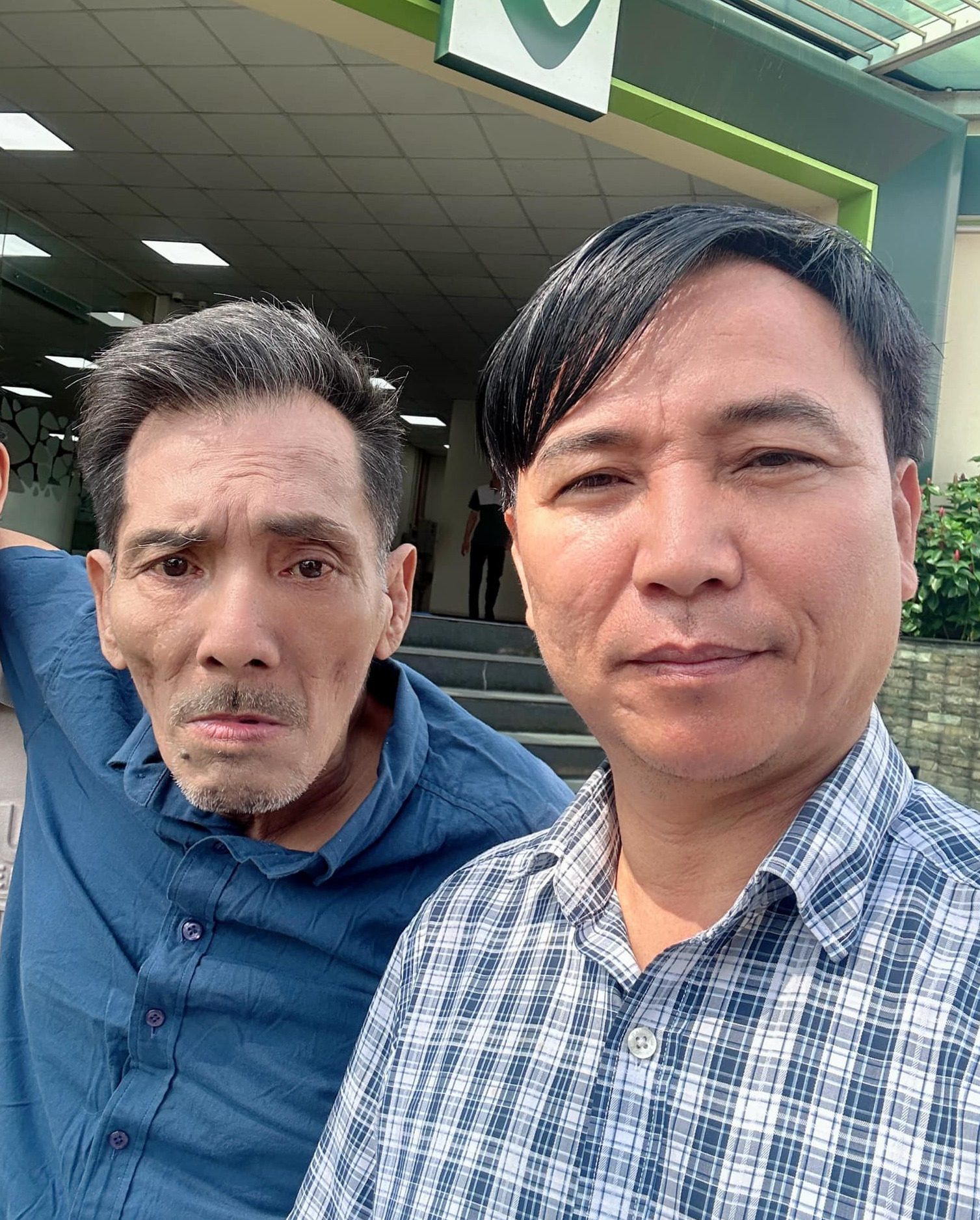 Thương Tín bi đát vì bệnh tật: Vợ kém 32 tuổi tắt điện thoại không tiếp, con trai đã lâu không liên lạc- Ảnh 4. Thương Tín bi đát vì bệnh tật: Vợ kém 32 tuổi tắt điện thoại không tiếp, con trai đã lâu không liên lạc- Ảnh 4.