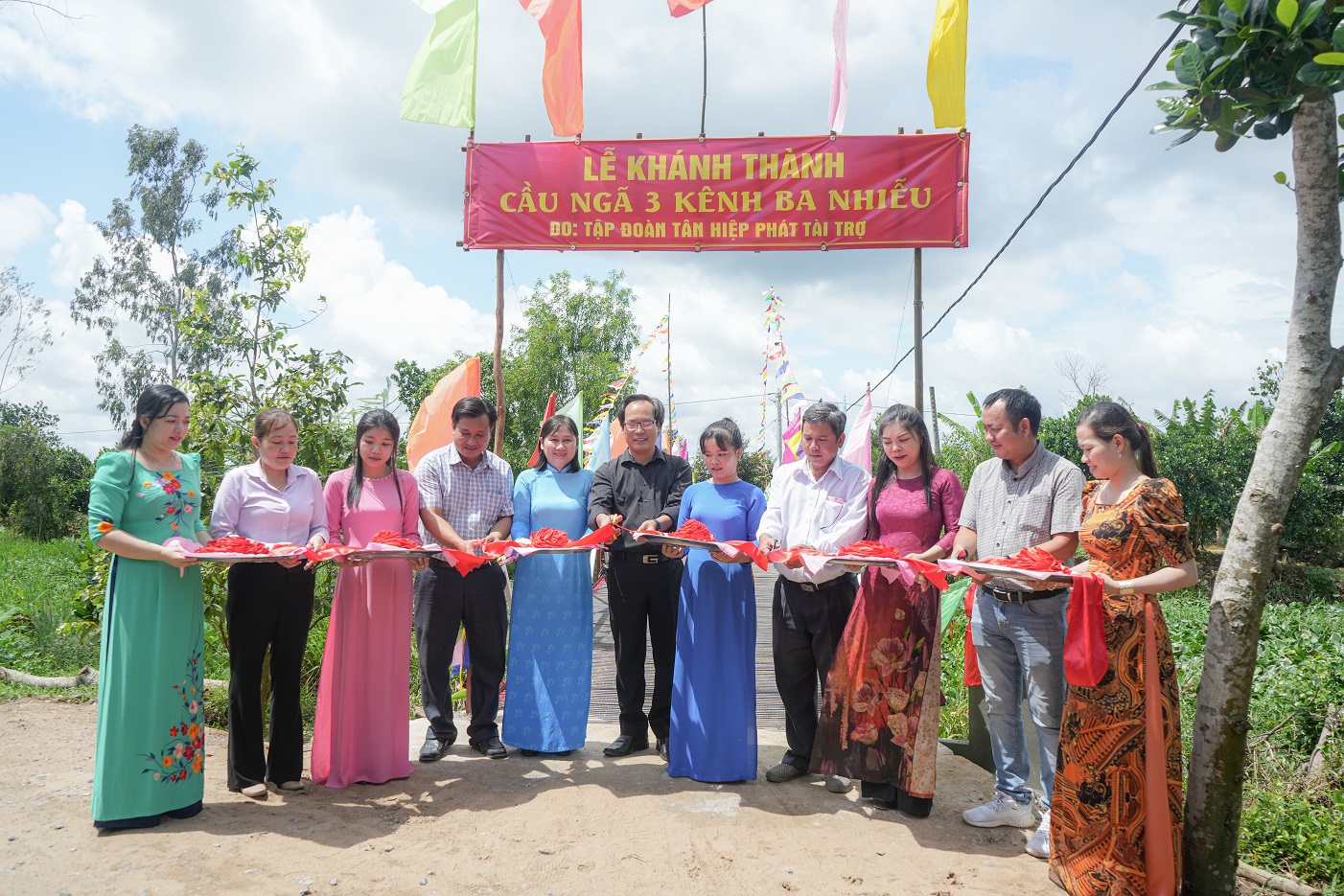 Những công trình mang sứ mệnh phụng sự cộng đồng, chắp cánh ước mơ cho người dân vùng sâu, vùng xa- Ảnh 7.