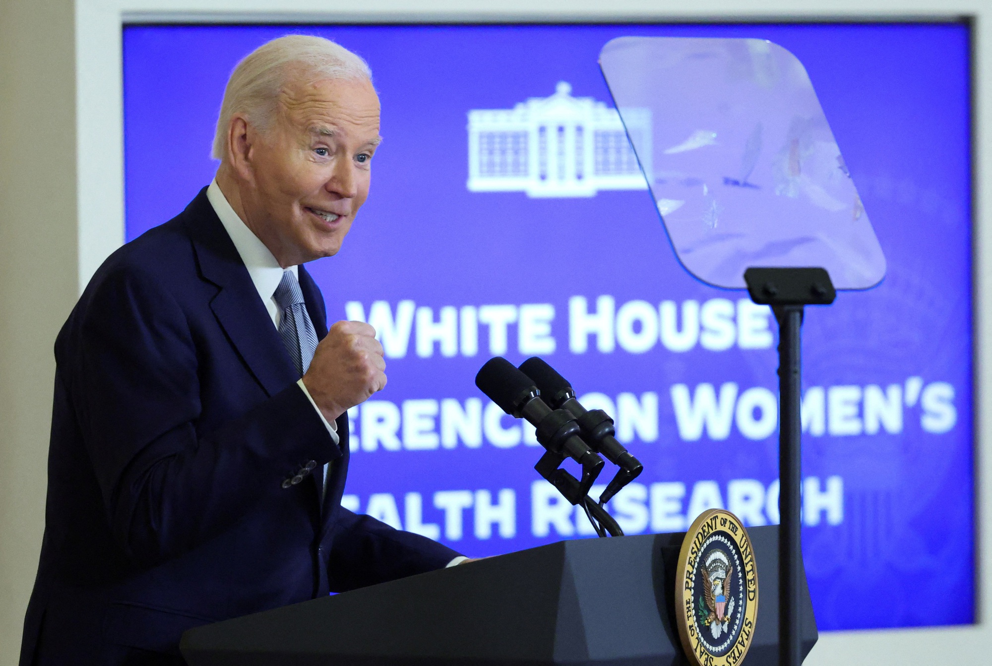 Tổng thống Joe Biden phát biểu tại một hội nghị diễn ra ở Nhà Trắng hôm 11-12. Ảnh: REUTERS