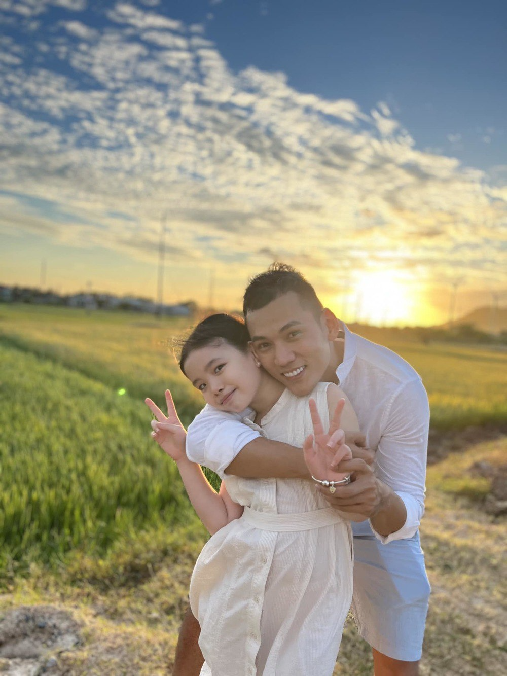 Cách xưng hô đặc biệt của con nhà sao Việt với "mẹ kế, bố dượng": Ấm áp khi nghe Subeo gọi Kim Lý và Đàm Thu Trang- Ảnh 1. Cách xưng hô đặc biệt của con nhà sao Việt với "mẹ kế, bố dượng": Ấm áp khi nghe Subeo gọi Kim Lý và Đàm Thu Trang- Ảnh 1.