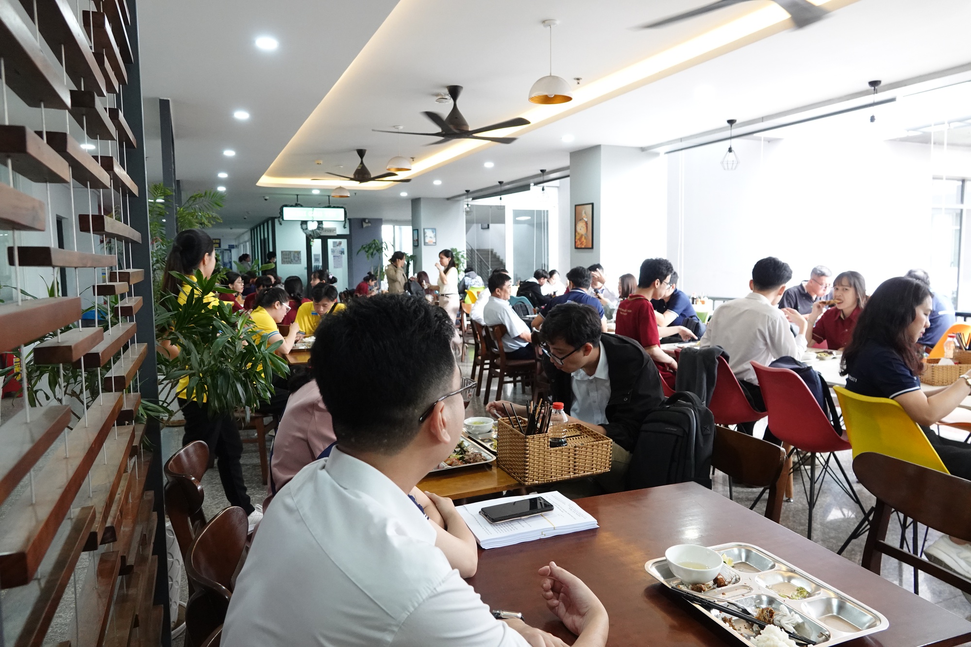 Cầm 30k vào canteen một trường đại học tư thục order suất cơm lấp bụng và nhận về "cái kết" siêu bất ngờ!- Ảnh 6.