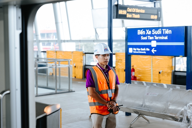 Ngỡ ngàng khung cảnh bên trong Metro số 1 trong những ngày người dân được trải nghiệm: "Còn hơn trong phim"- Ảnh 25.