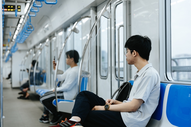 Ngỡ ngàng khung cảnh bên trong Metro số 1 trong những ngày người dân được trải nghiệm: "Còn hơn trong phim"- Ảnh 23.