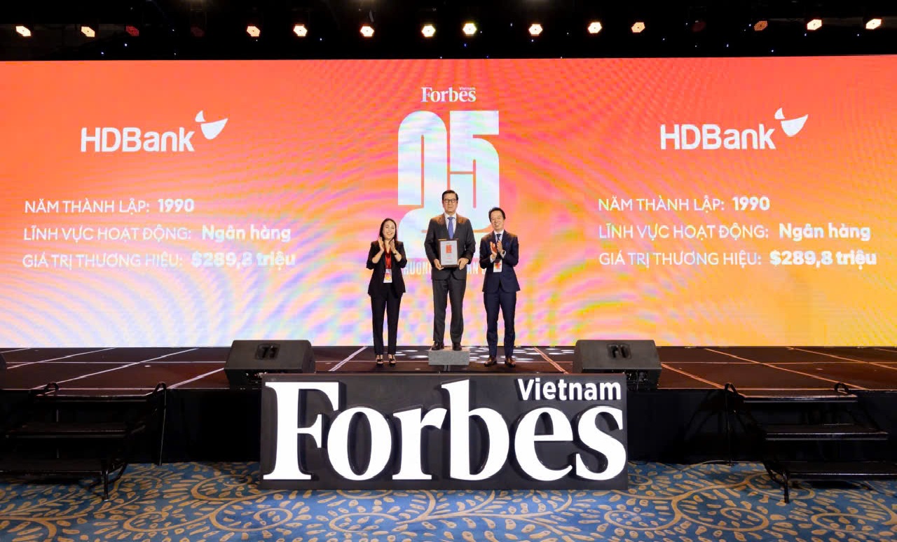 Forbes vinh danh HDBank Top 25 thương hiệu niêm yết dẫn đầu năm thứ 6 liên tiếp- Ảnh 1.