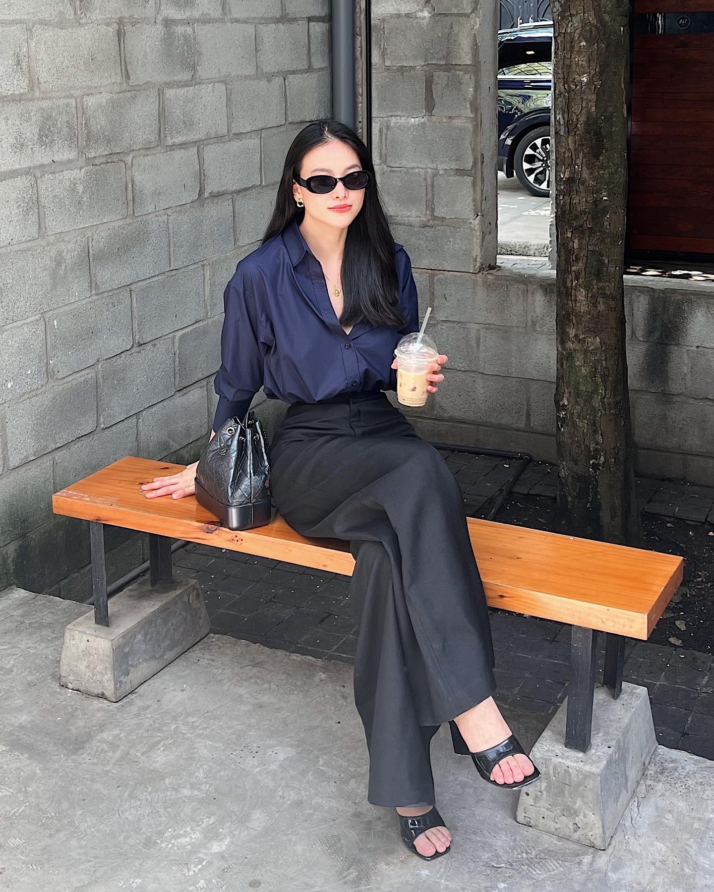 Người đẹp Việt đầu tiên giành vương miện "big 4": Cắt tóc ngắn càng thêm sang, street style đẹp mê mẩn- Ảnh 12. Người đẹp Việt đầu tiên giành vương miện "big 4": Cắt tóc ngắn càng thêm sang, street style đẹp mê mẩn- Ảnh 12.