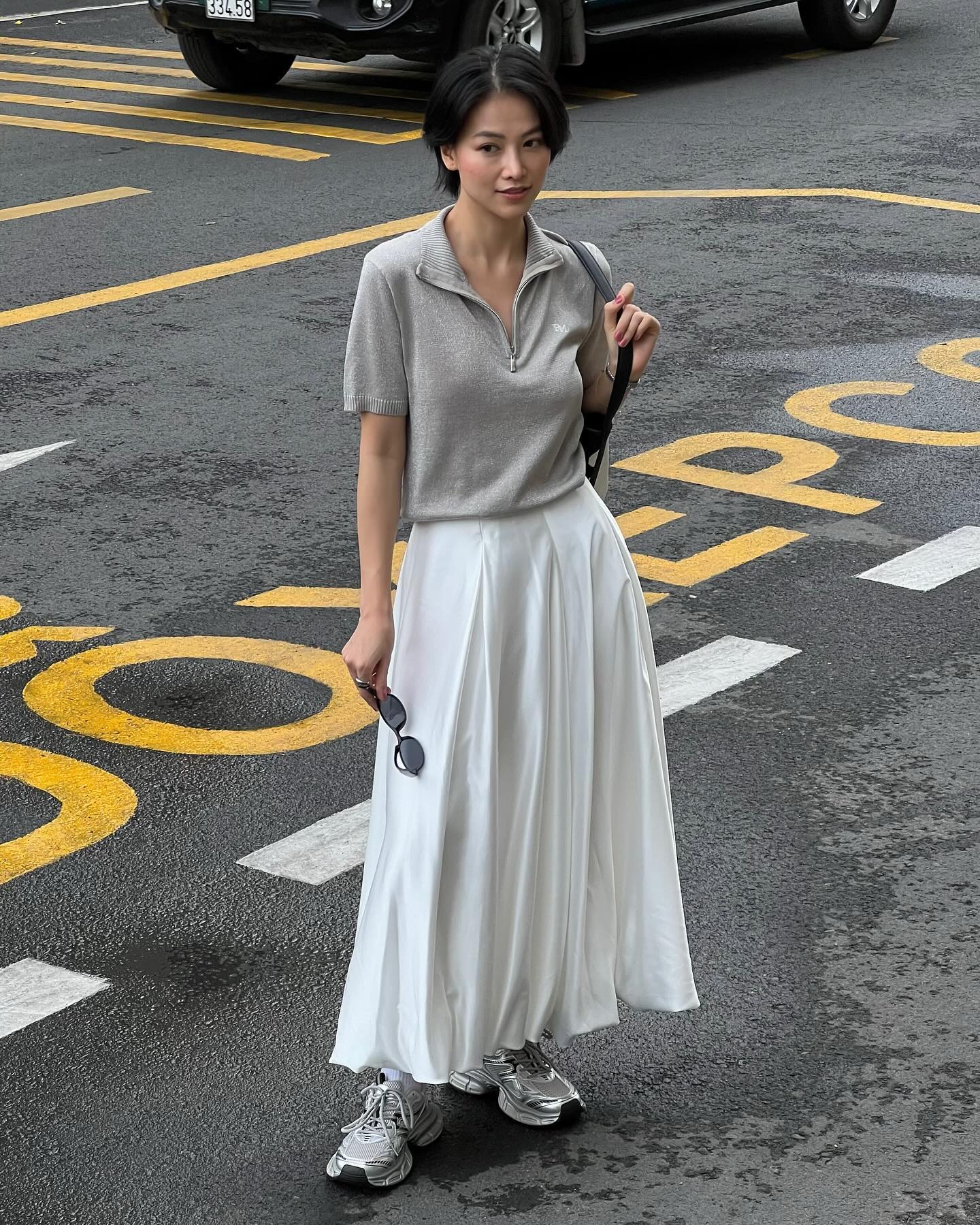 Người đẹp Việt đầu tiên giành vương miện "big 4": Cắt tóc ngắn càng thêm sang, street style đẹp mê mẩn- Ảnh 7. Người đẹp Việt đầu tiên giành vương miện "big 4": Cắt tóc ngắn càng thêm sang, street style đẹp mê mẩn- Ảnh 7.