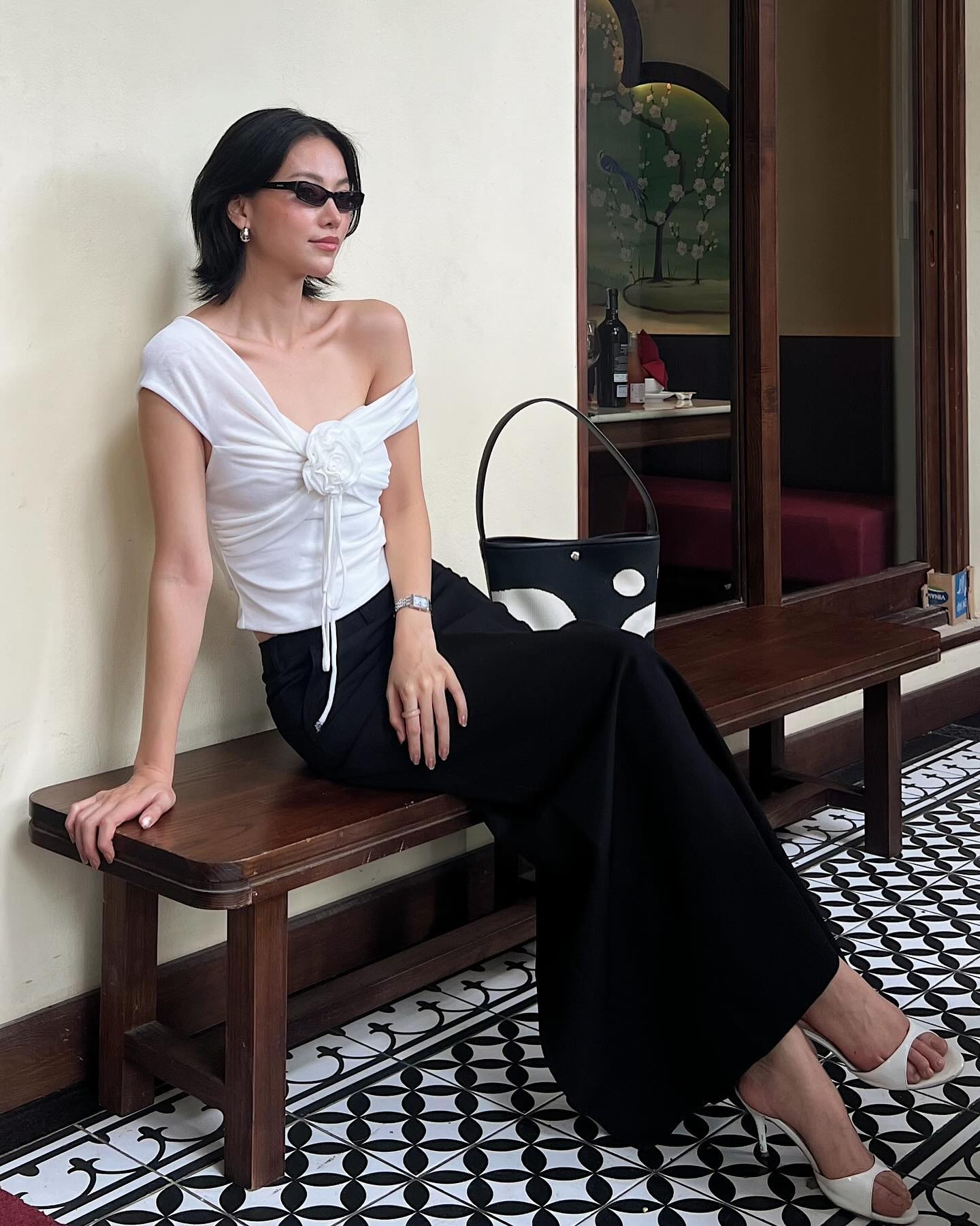Người đẹp Việt đầu tiên giành vương miện "big 4": Cắt tóc ngắn càng thêm sang, street style đẹp mê mẩn- Ảnh 5. Người đẹp Việt đầu tiên giành vương miện "big 4": Cắt tóc ngắn càng thêm sang, street style đẹp mê mẩn- Ảnh 5.