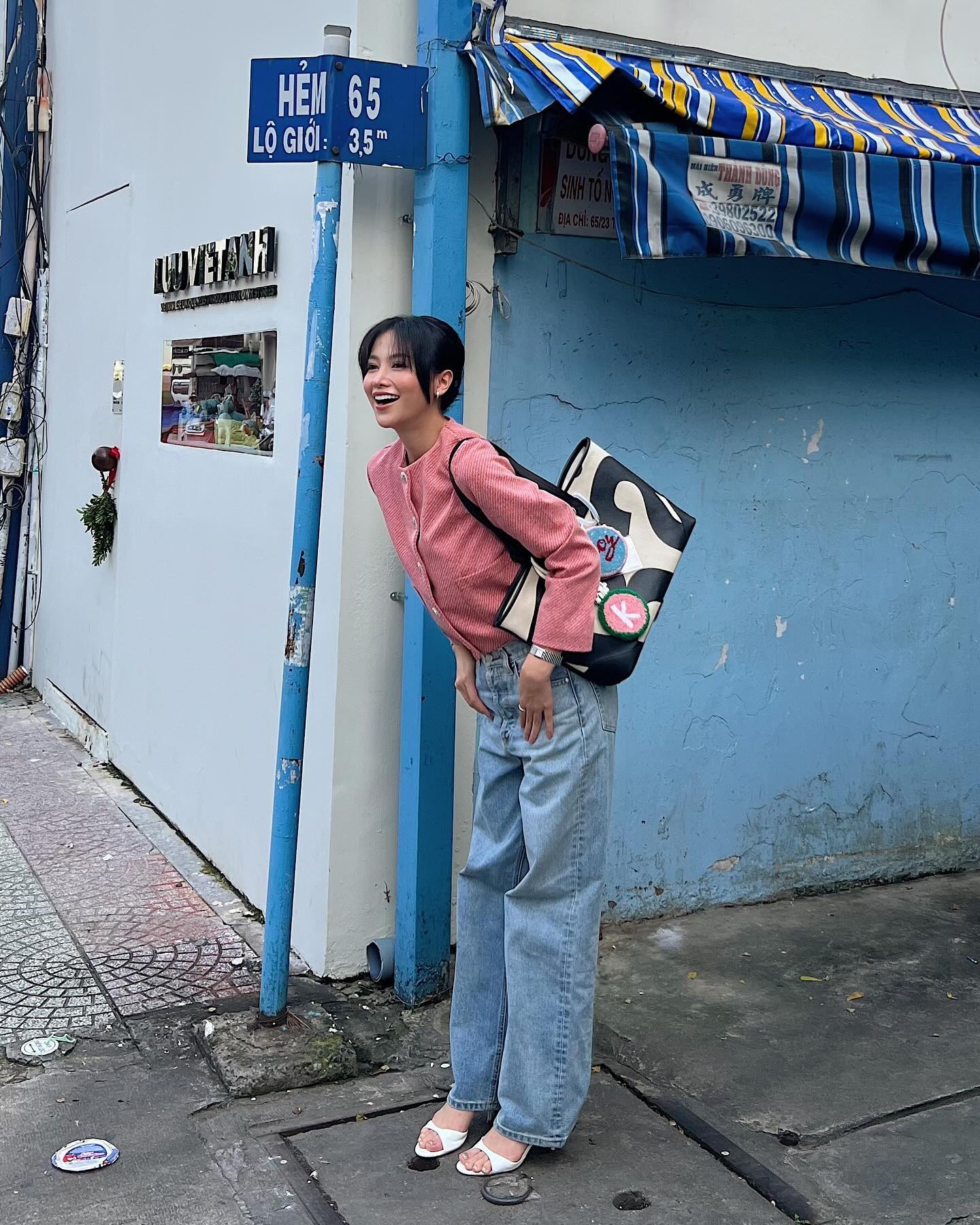 Người đẹp Việt đầu tiên giành vương miện "big 4": Cắt tóc ngắn càng thêm sang, street style đẹp mê mẩn- Ảnh 13. Người đẹp Việt đầu tiên giành vương miện "big 4": Cắt tóc ngắn càng thêm sang, street style đẹp mê mẩn- Ảnh 13.