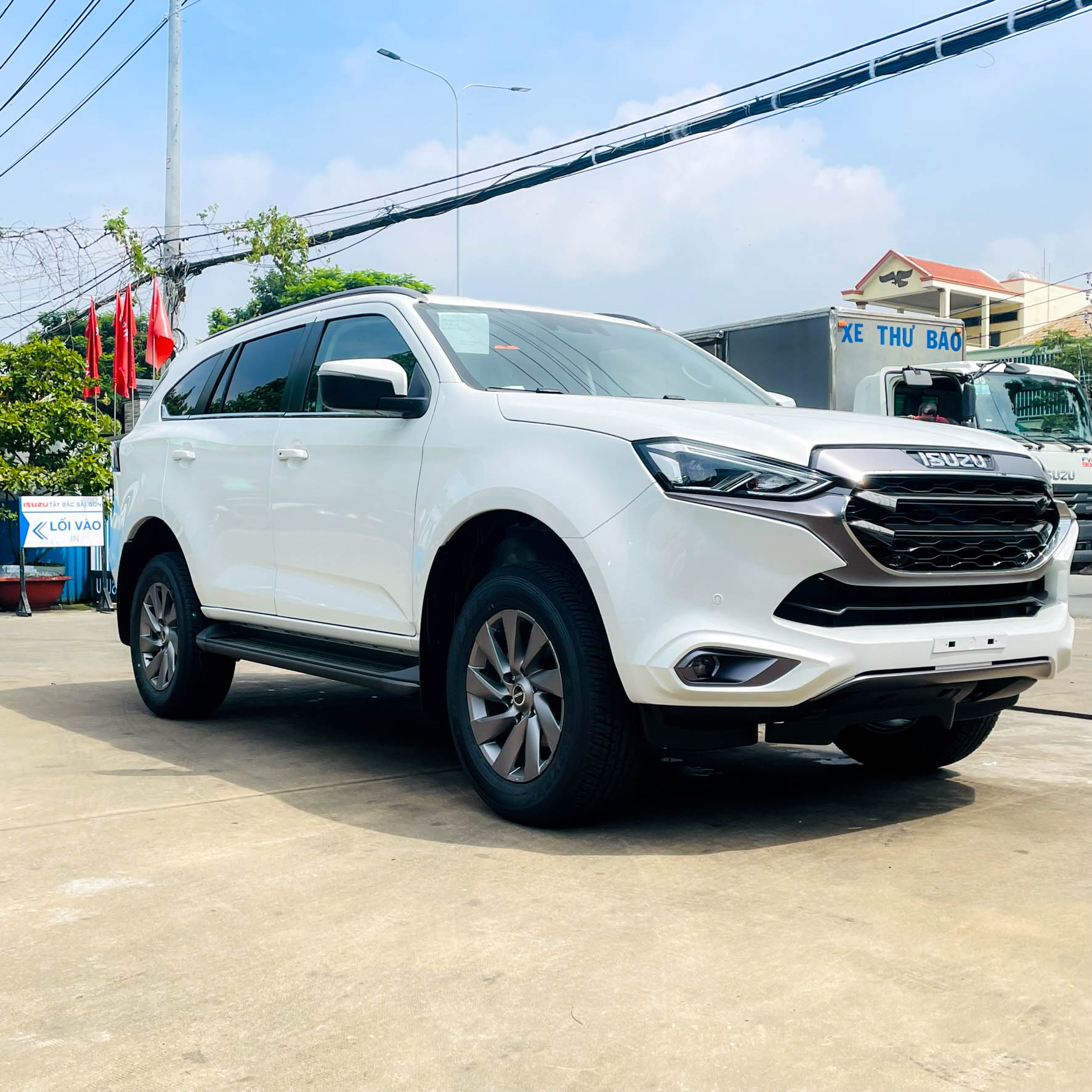 Isuzu mu-X lại xả kho: Giá giảm 240 triệu đồng, khởi điểm từ 1,01 tỷ, ngang Tucson, Sportage bản cao- Ảnh 3.