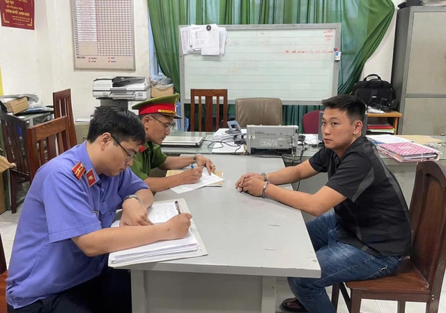 Bắt khẩn cấp Quách Minh Nhựt - tài xế ô tô đánh người giữa đường- Ảnh 1. Bắt khẩn cấp Quách Minh Nhựt - tài xế ô tô đánh người giữa đường- Ảnh 1.