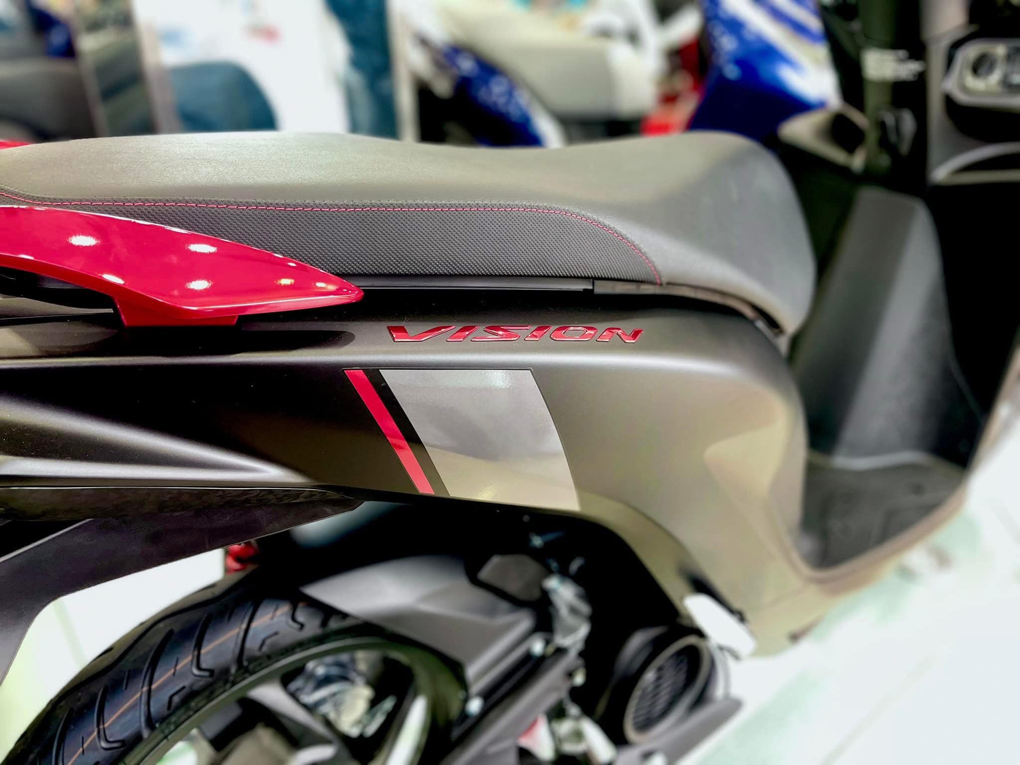 Honda Vision 2025 đang có giá cực đẹp cuối năm: Có mẫu giảm dưới mức đề xuất- Ảnh 4.