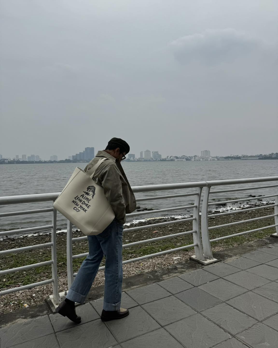 Hứa là làm, Sơn Tùng tung ảnh đi xích lô dạo phố nhưng Hứa là làm, Sơn Tùng tung ảnh đi xích lô dạo phố nhưng