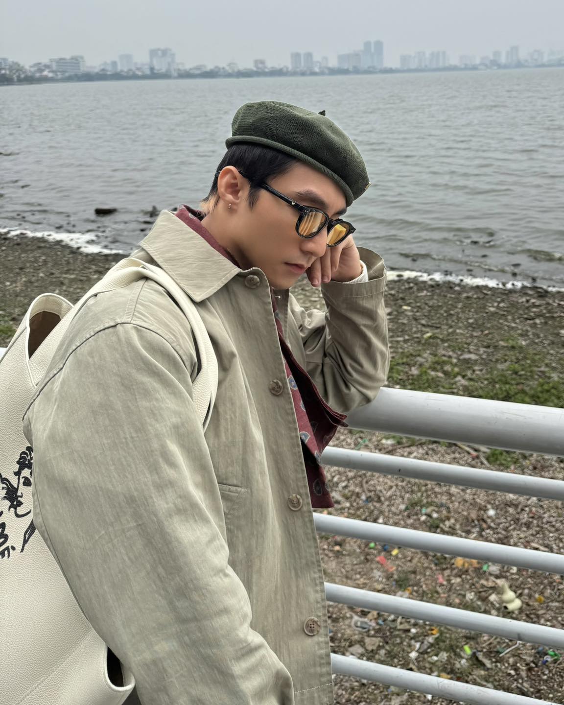 Hứa là làm, Sơn Tùng tung ảnh đi xích lô dạo phố nhưng Hứa là làm, Sơn Tùng tung ảnh đi xích lô dạo phố nhưng