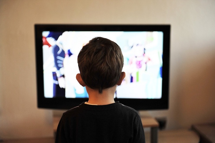 Xem TV nhiều làm tăng nguy cơ tử vong, tuyệt đối không xem quá thời gian này!- Ảnh 1. Xem TV nhiều làm tăng nguy cơ tử vong, tuyệt đối không xem quá thời gian này!- Ảnh 1.