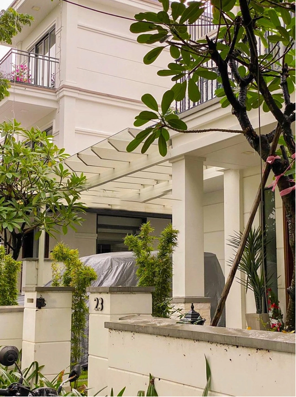 Một nam ca sĩ áp đảo với 6/13 đề cử tại Làn Sóng Xanh 2024, vượt mặt dàn ‘‘anh trai’’ siêu hot: Ở villa 50 tỷ đồng, sở hữu BST đồng hồ giá ‘‘trên trời’’- Ảnh 5. Một nam ca sĩ áp đảo với 6/13 đề cử tại Làn Sóng Xanh 2024, vượt mặt dàn ‘‘anh trai’’ siêu hot: Ở villa 50 tỷ đồng, sở hữu BST đồng hồ giá ‘‘trên trời’’- Ảnh 5.