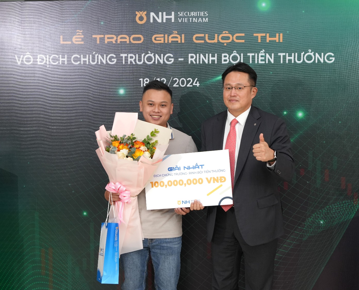 Lễ trao giải “Vô địch chứng trường”: Chứng khoán NHSV vinh danh nhà đầu tư xuất sắc- Ảnh 1.