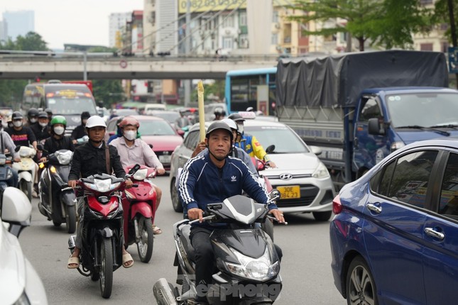 Vì sao phôi cấp bằng lái xe 'cháy' mãi chưa 'tắt'?- Ảnh 2.