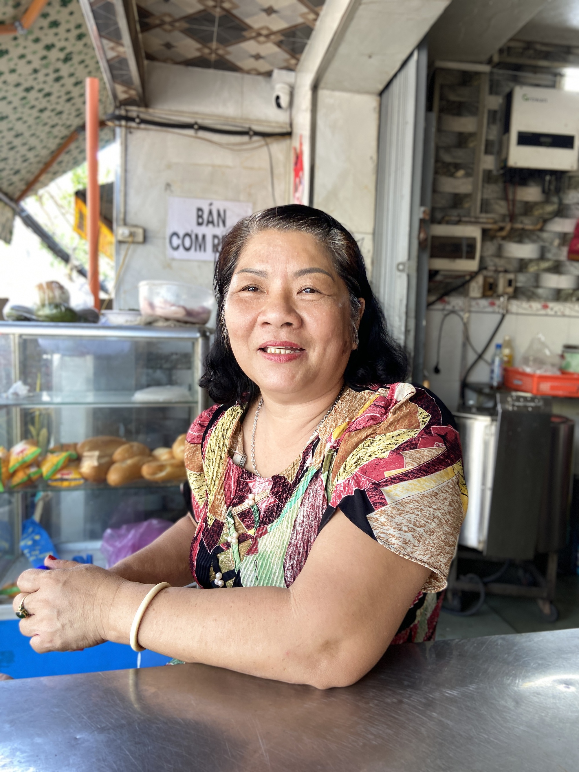 Thấy Hà Nội có phở treo, bà chủ ở Sài Gòn cũng treo bún ở quán, dân tình vỗ tay: Ai cũng "bắt chước" kiểu này thì hay!- Ảnh 4.