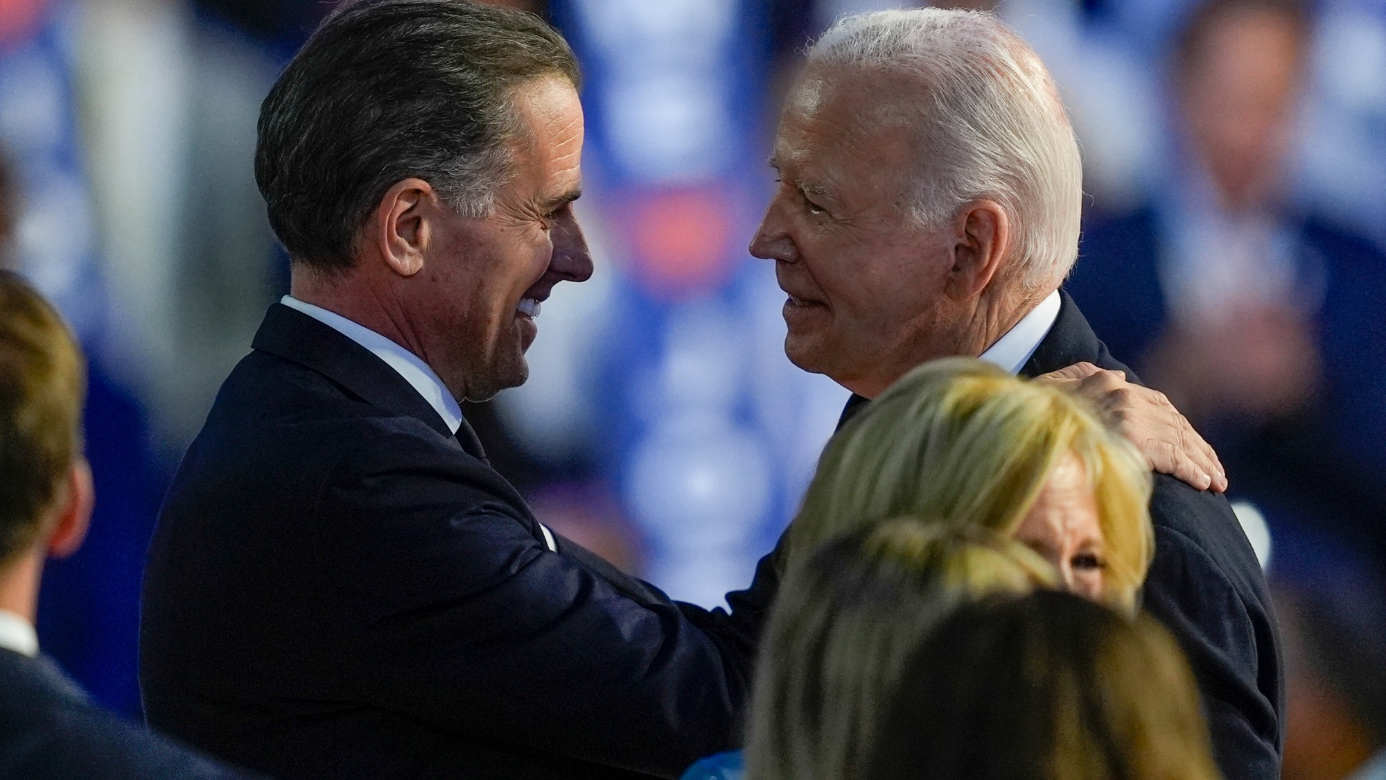 Tổng thống Joe Biden ân xá cho con trai Hunter Biden- Ảnh 1.