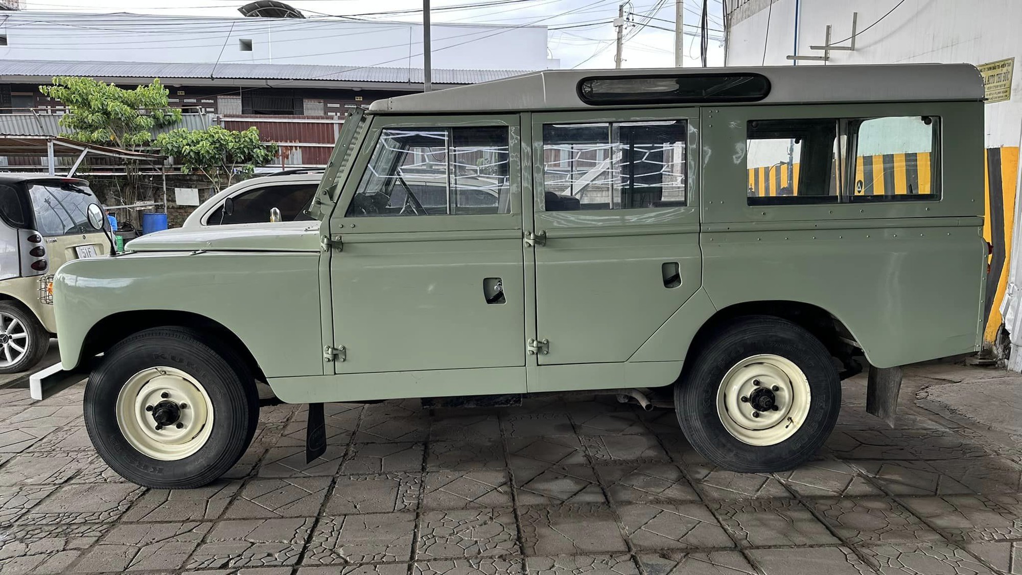 Hàng hiếm Land Rover đời 1975 giá 2,3 tỷ đồng ngang GLC: Không điều hòa, không hệ thống giải trí, kính không kéo được- Ảnh 3.