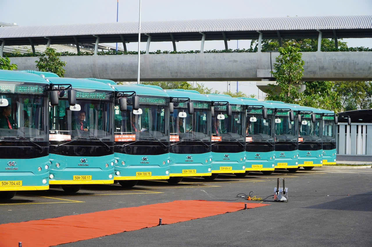 150 chiếc xe "sang xịn" đã lăn bánh, giúp kết nối tuyến metro 43.757 tỷ đồng, đắt và dài nhất Việt Nam- Ảnh 2.