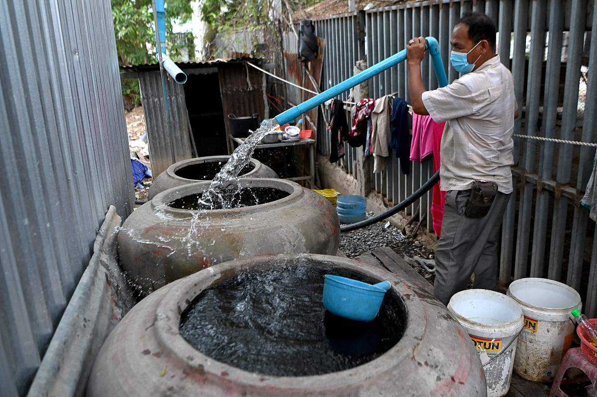 Khoan giếng nước trong sân nhà, cụ ông bị phạt 17 triệu đồng: Gia đình tranh cãi với cán bộ, đòi xé giấy phạt- Ảnh 3.