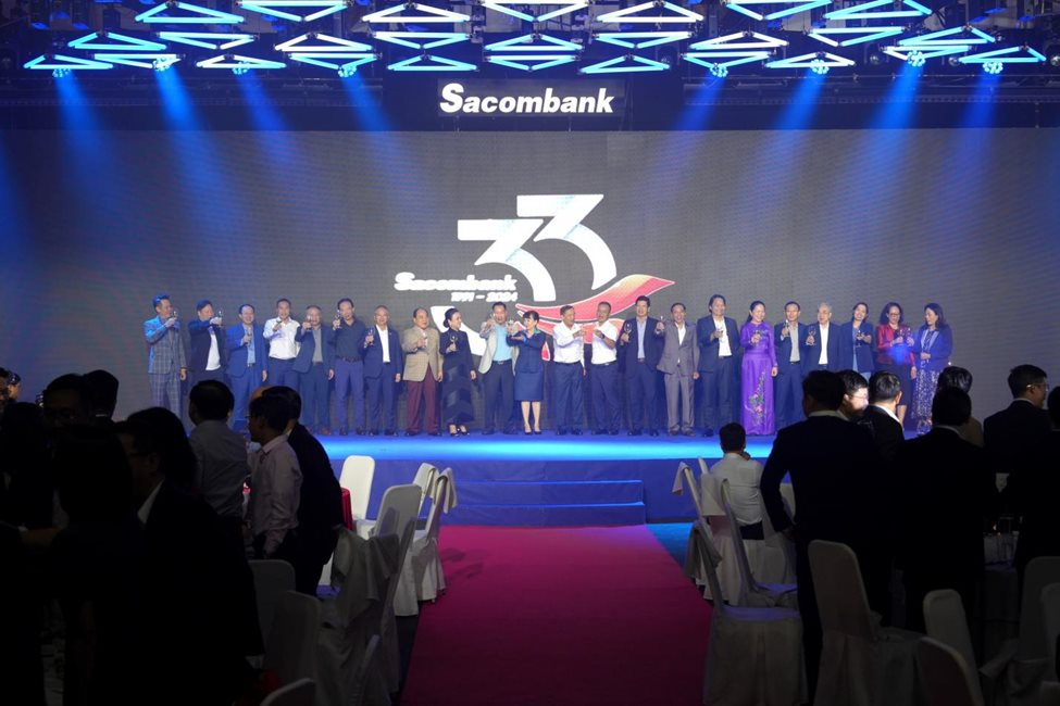 Sacombank 33 năm vững bước đồng hành cùng người dân và doanh nghiệp- Ảnh 1.