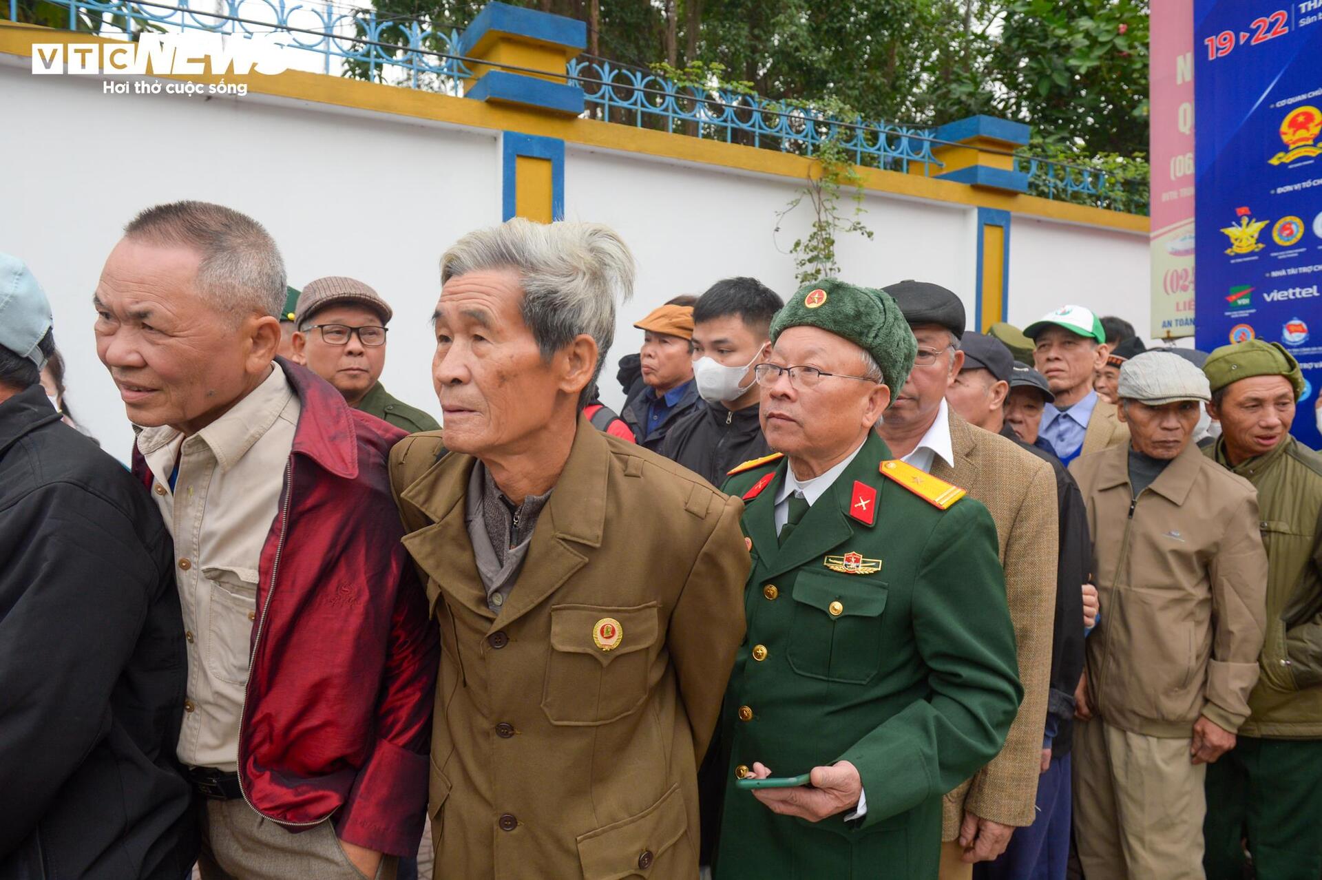 Vượt 300km, xếp hàng từ 5h đợi chiêm ngưỡng dàn vũ khí tại triển lãm quốc phòng- Ảnh 6.