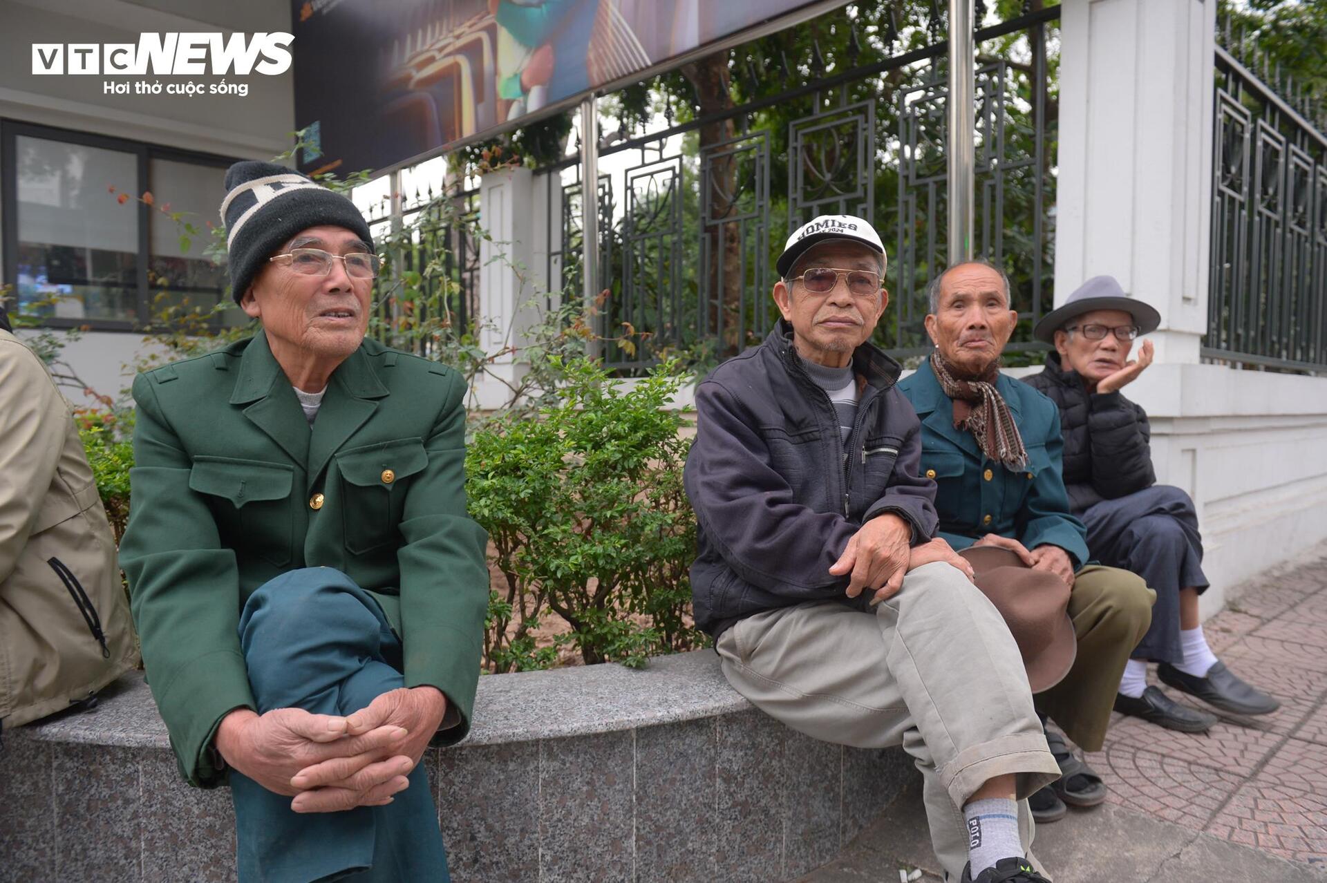 Vượt 300km, xếp hàng từ 5h đợi chiêm ngưỡng dàn vũ khí tại triển lãm quốc phòng- Ảnh 5.