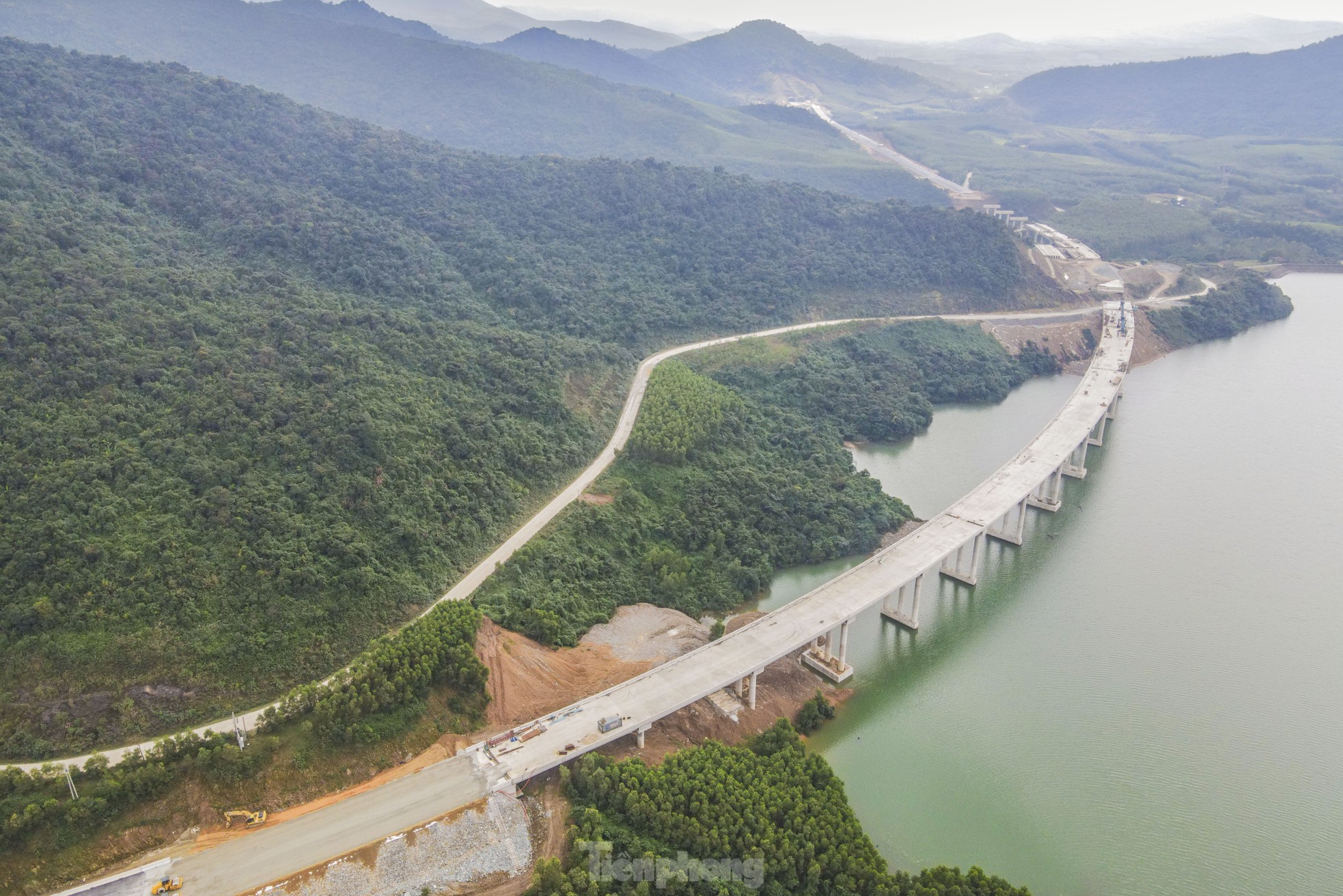 Hình hài tuyến cao tốc hơn 100km qua Hà Tĩnh sắp hoàn thành- Ảnh 4.