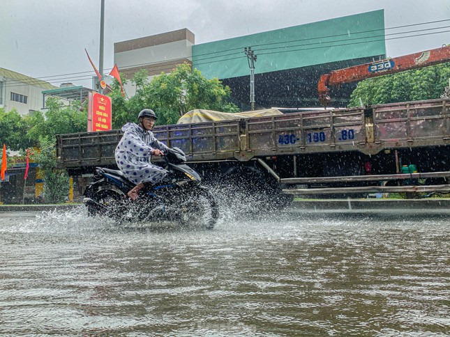 Miền Trung đón thời tiết xấu dịp giáng sinh vì áp thấp nhiệt đới- Ảnh 1.