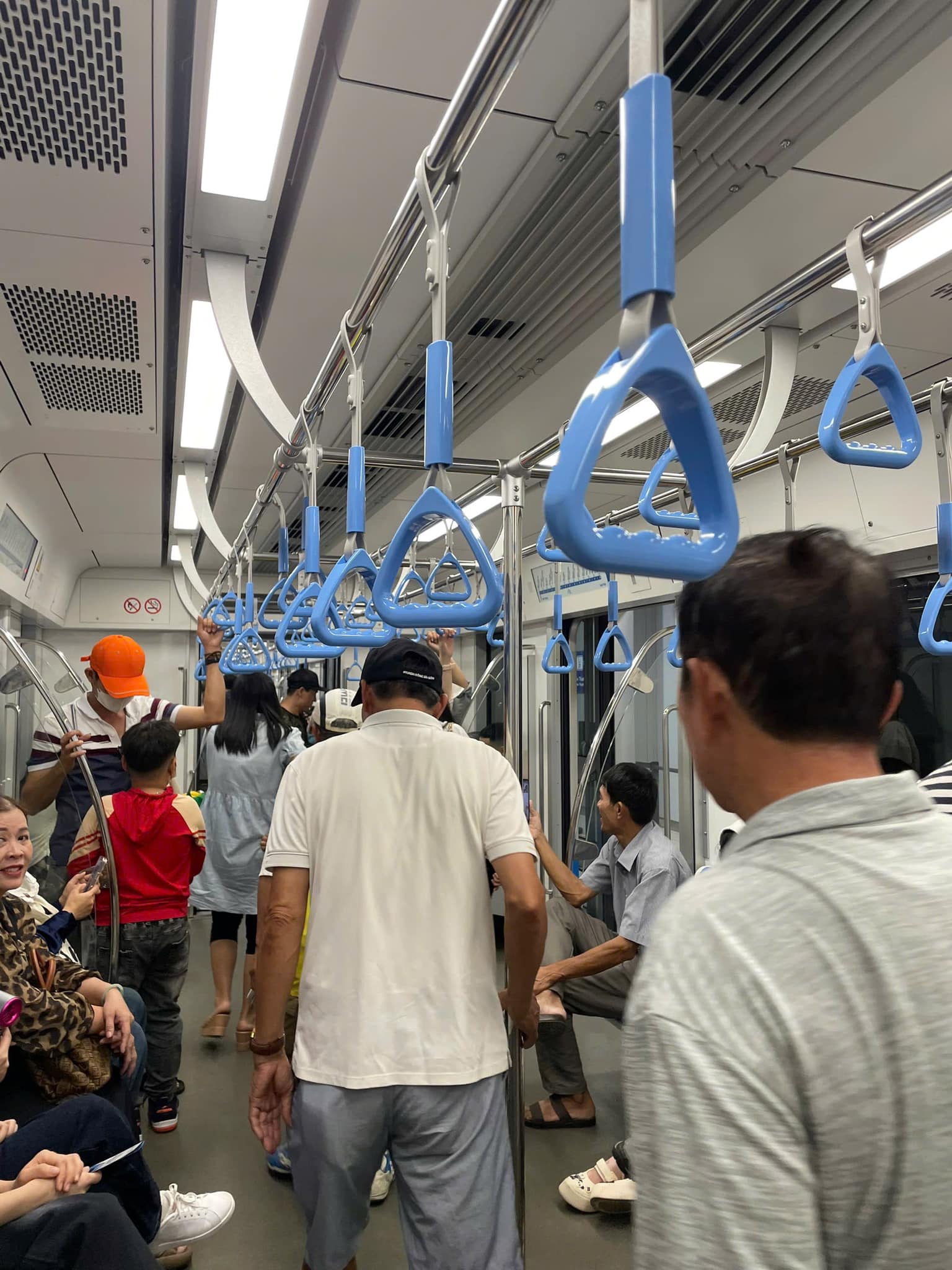 Cẩm nang chi tiết khi đi tàu Metro Bến Thành-Suối Tiên: Những lưu ý và điều cấm kỵ để trải nghiệm trọn vẹn nhất- Ảnh 4.