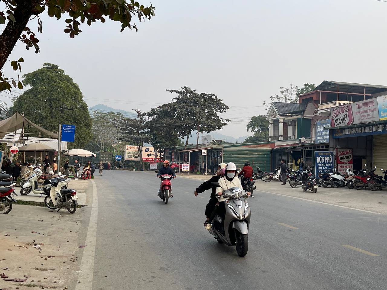 Vụ ô tô lao vào nhà tông tử vong bé 17 tháng tuổi: Người dân bàng hoàng kể lại khoảnh khắc người mẹ hoảng loạn ôm con lao ra ngoài- Ảnh 1.