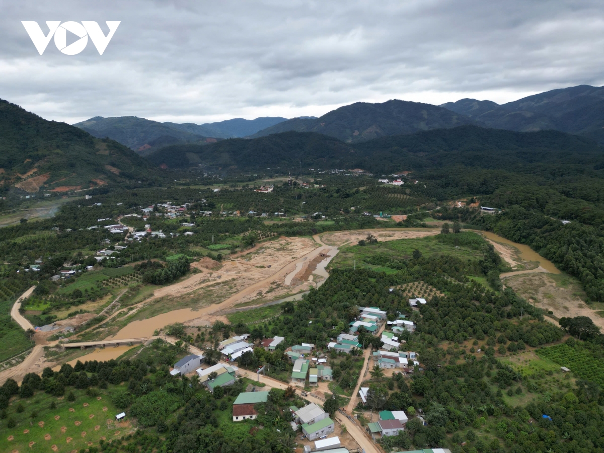 Tháo gỡ điểm nghẽn cơ chế, Khánh Hòa dẫn đầu tăng trưởng GRDP khu vực miền Trung- Ảnh 4.