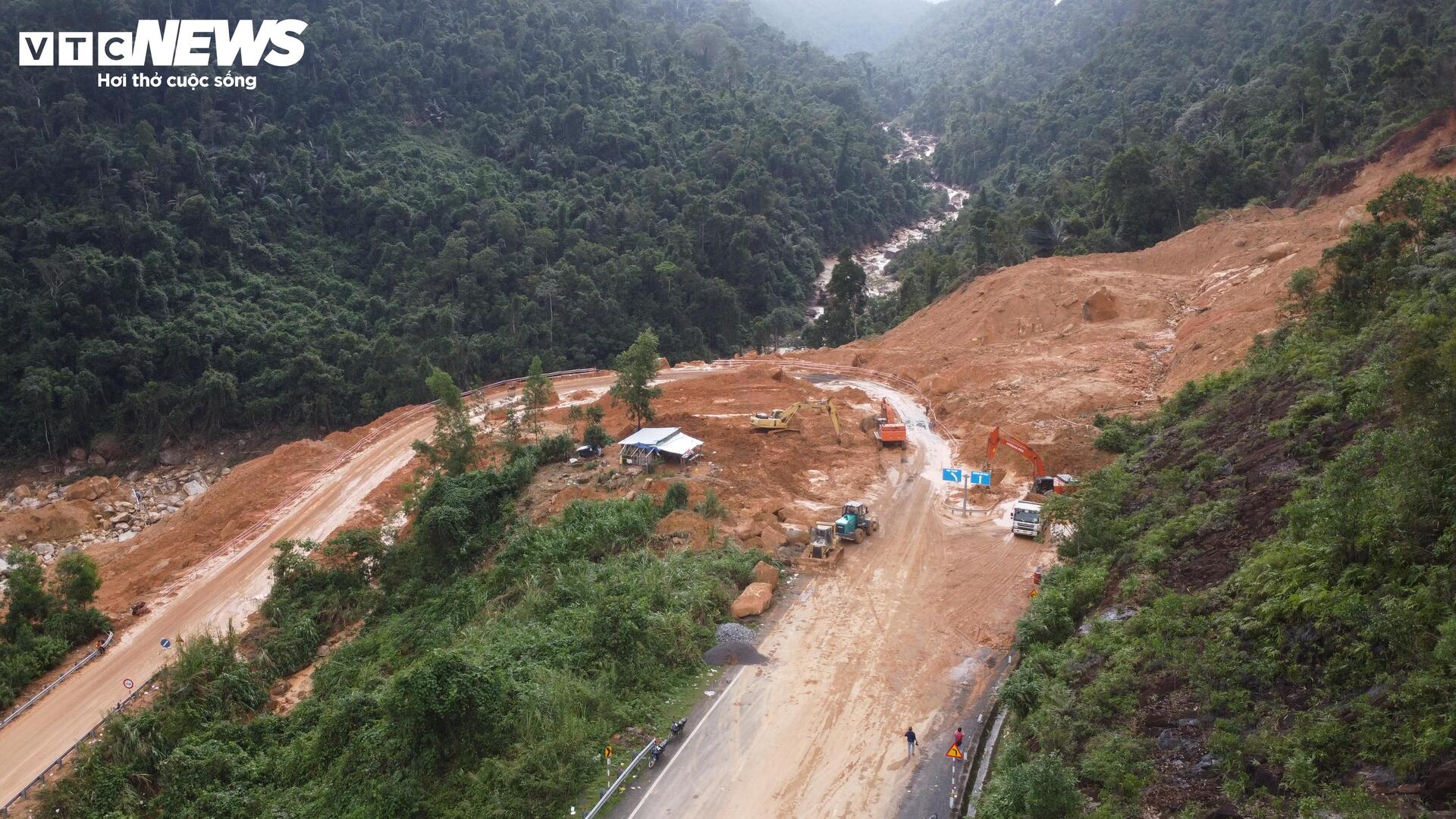 Hiện trạng đèo Khánh Lê nối Nha Trang - Đà Lạt sau 1 tuần sạt lở- Ảnh 1.